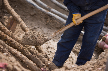 Digging worker